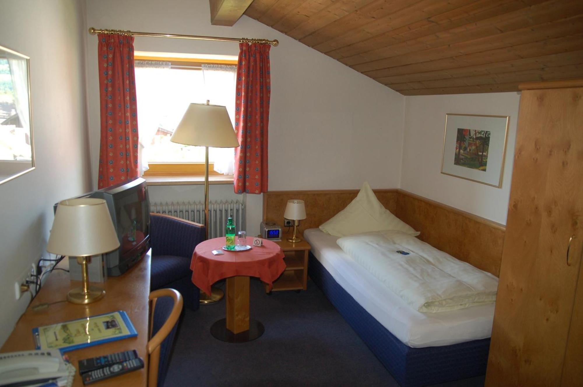 Hotel Garni Otto Huber Oberammergau Bagian luar foto