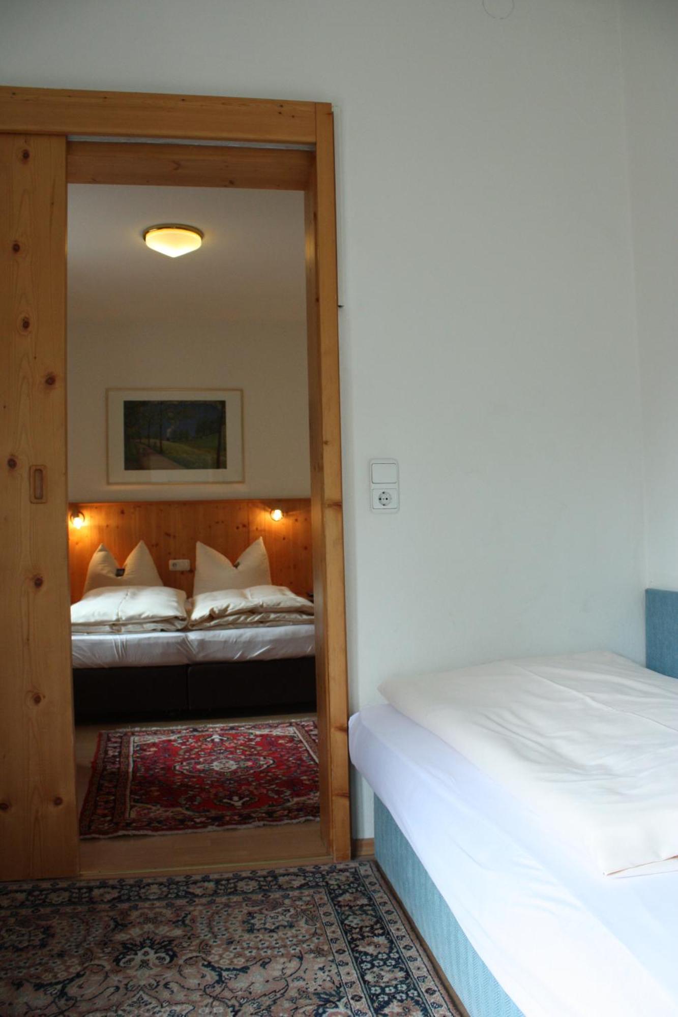 Hotel Garni Otto Huber Oberammergau Ruang foto